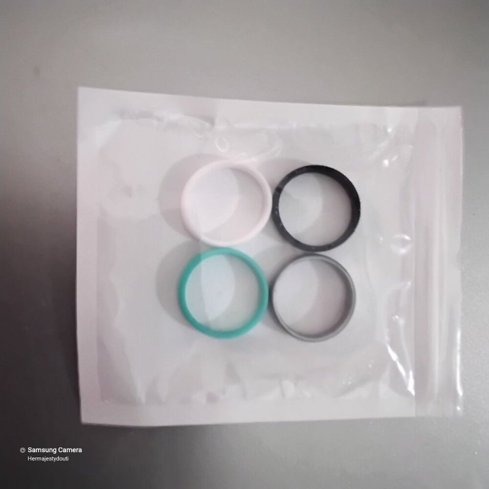 Thunderfit Born Victorious Woman 4 Pack Assorted Silicone Rings Size 12 New